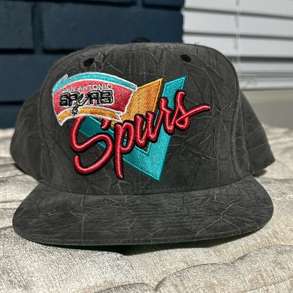 Like New Mitchell and Ness San Antonio Spurs Snap Back Hat
